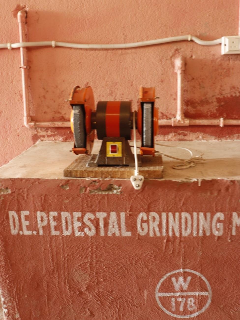 Pedestal Grinding Machine